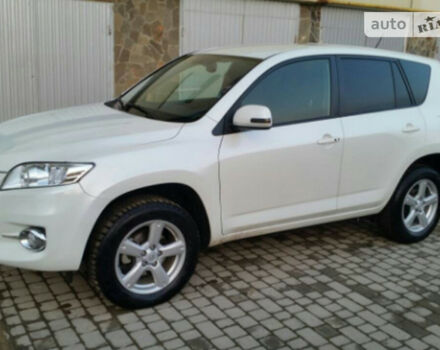 Toyota RAV4 2012 года