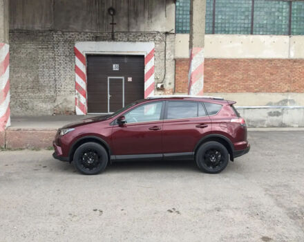 Toyota RAV4 2017 года