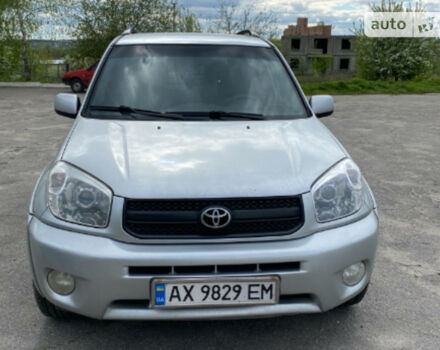 Toyota RAV4 2004 года