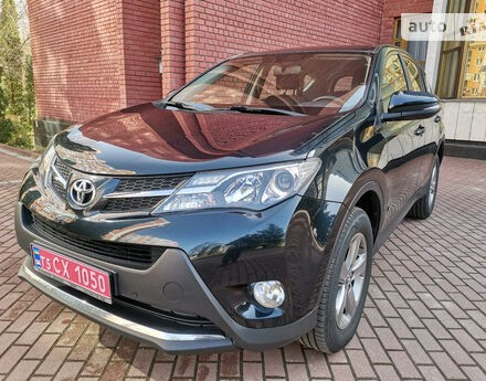 Toyota RAV4 2015 року