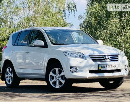 Toyota RAV4 2010 року