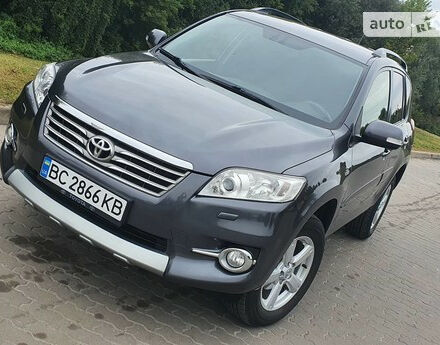 Toyota RAV4 2012 года