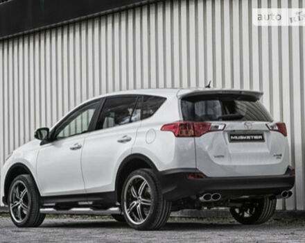 Toyota RAV4 2015 року