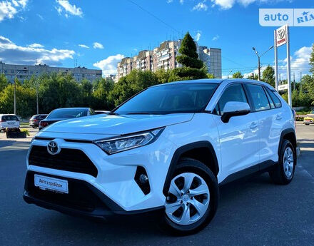 Toyota RAV4 2020 року