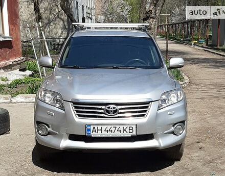 Toyota RAV4 2012 року