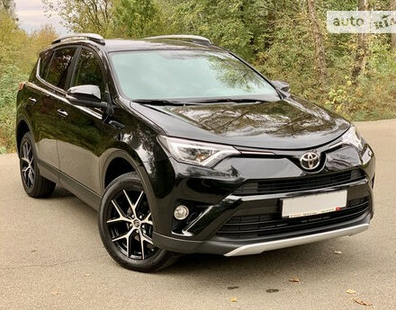 Toyota RAV4 2016 року