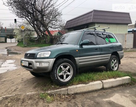 Toyota RAV4 1998 года