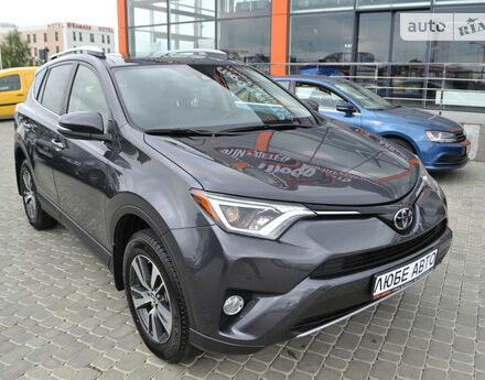 Toyota RAV4 2018 року