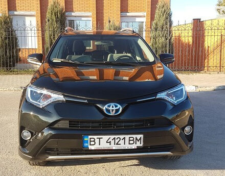 Toyota RAV4 2016 года