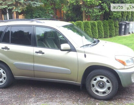 Toyota RAV4 2004 года