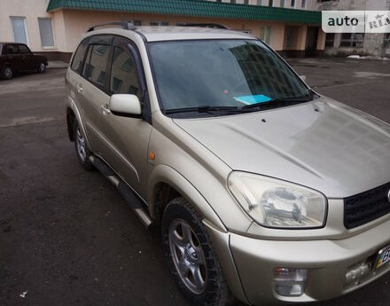 Toyota RAV4 2002 року