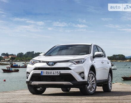 Toyota RAV4 2015 року