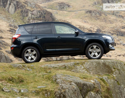Toyota RAV4 2011 года