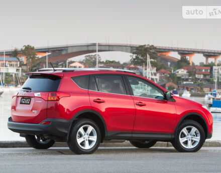Toyota RAV4 2011 года