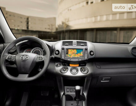 Toyota RAV4 2010 года