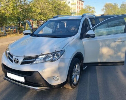 Toyota RAV4 2014 року