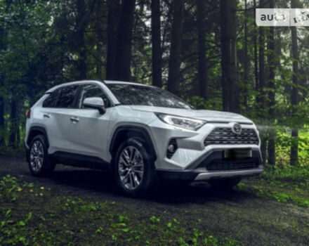 Фото на відгук з оцінкою 4.6   про авто Toyota RAV4 2021 року випуску від автора “Анастасия” з текстом: Мой первый автомобиль. В пользовании два года. Комплектация “актив”. РАВ пятого поколения понрави...