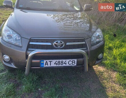 Toyota RAV4 2010 года
