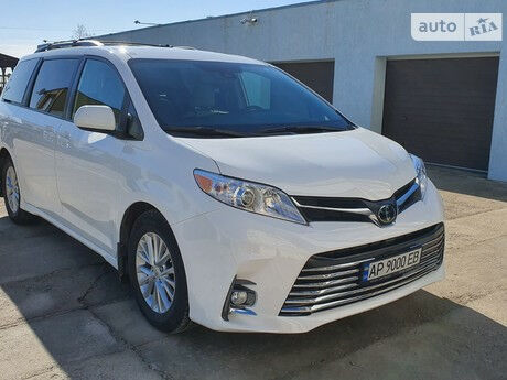 Toyota Sienna 2019 года