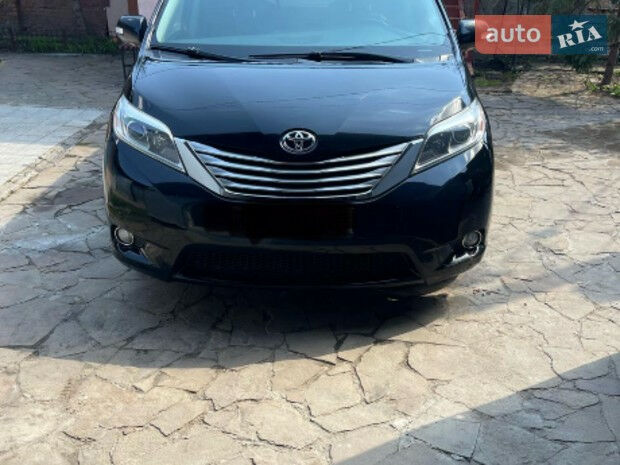 Toyota Sienna 2017 року