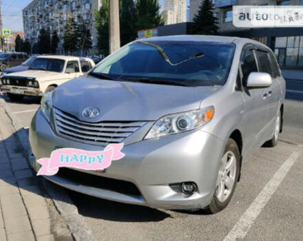 Toyota Sienna 2012 года