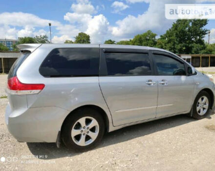 Toyota Sienna 2012 року - Фото 3 автомобіля