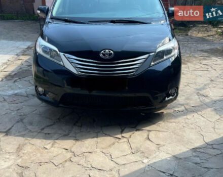 Toyota Sienna 2017 года
