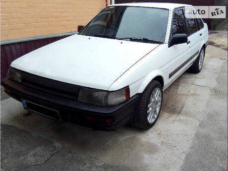 Тойота Спринтер 1990 года Toyota Sprinter 1990 года