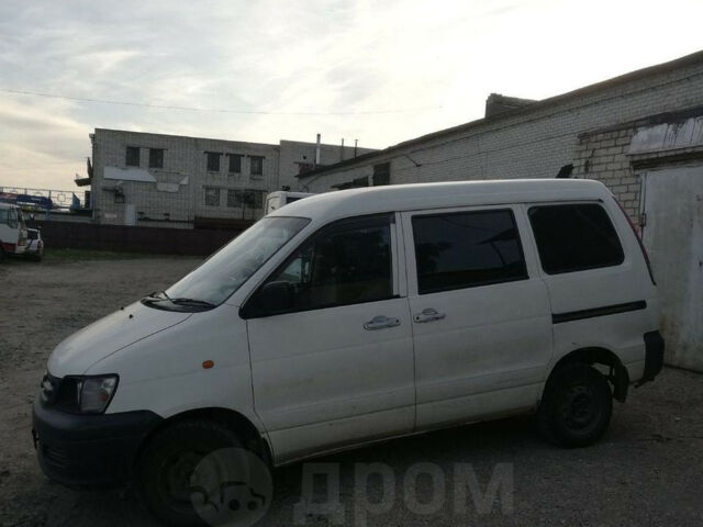 Toyota Town Ace 2001 року