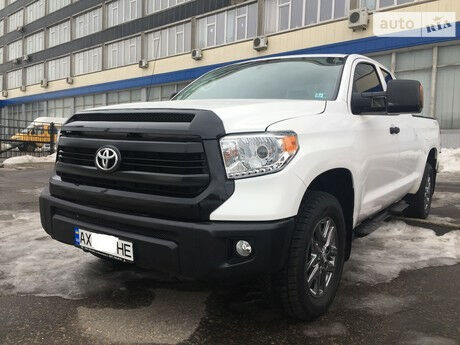 Toyota Tundra 2016 року