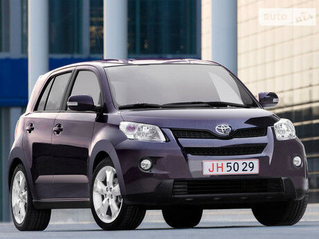 Тойота Урбан Крузер 2002 року Toyota Urban Cruiser 2002 року