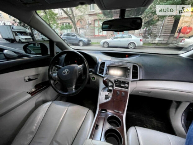 Toyota Venza 2011 року