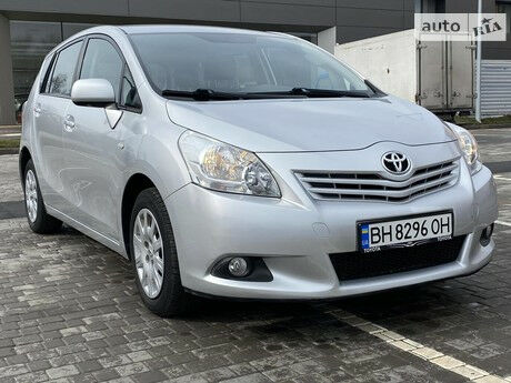 Toyota Verso 2009 года