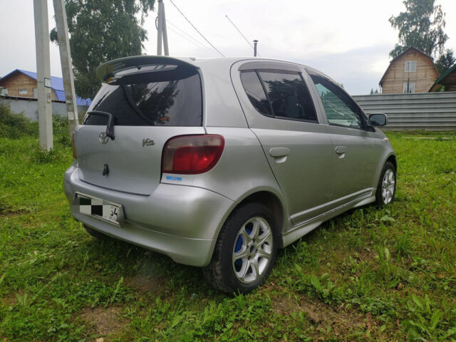 Toyota Vitz 2000 года