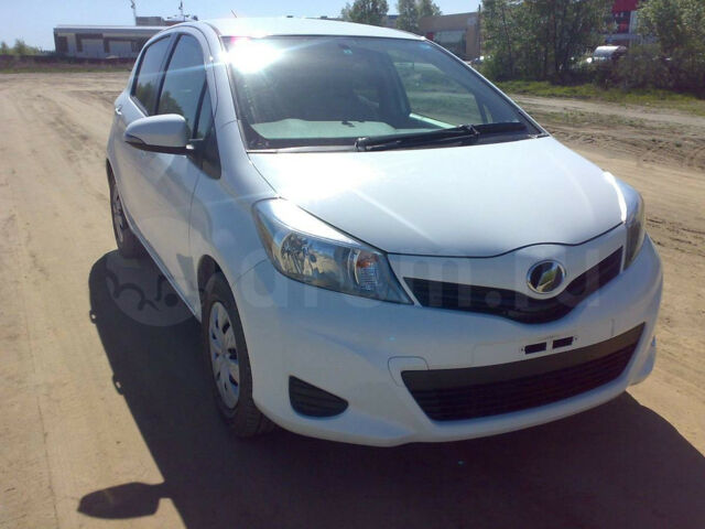 Toyota Vitz 2011 года