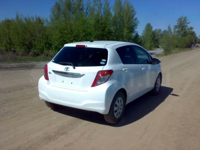 Toyota Vitz 2011 года