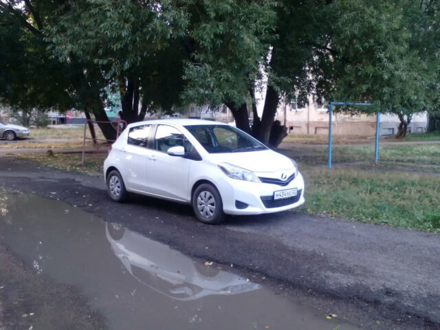 Toyota Vitz 2011 года