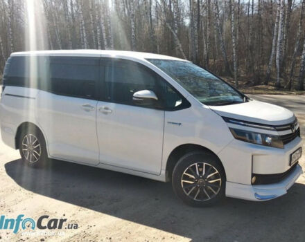 Toyota Voxy 2014 года - Фото 2 авто