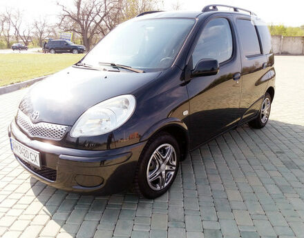 Toyota Yaris Verso 2003 року