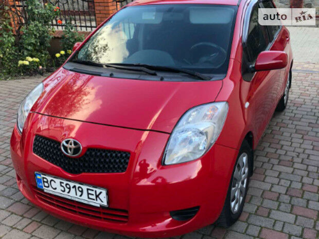 Тойота Ярис 2006 года Toyota Yaris 2006 года