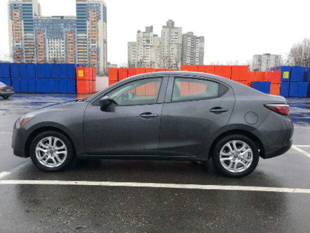 Toyota Yaris 2016 года