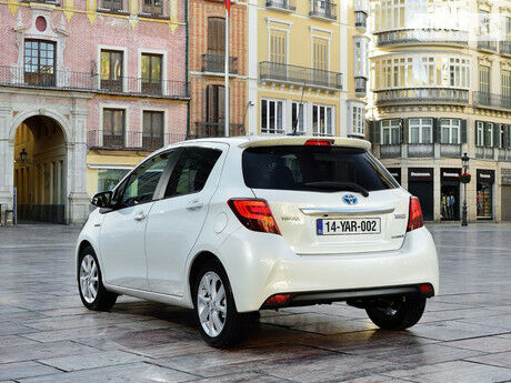 Тойота Ярис 2002 года Toyota Yaris 2002 года