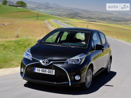 Тойота Ярис 2002 года Toyota Yaris 2002 года
