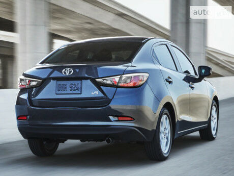 Toyota Yaris 2000 года