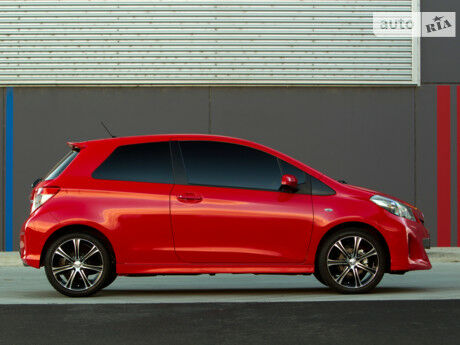 Toyota Yaris 2000 года