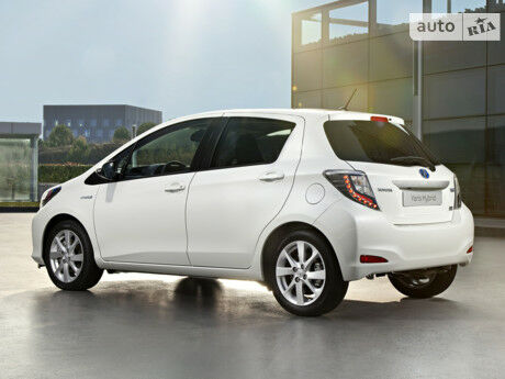 Toyota Yaris 2000 года