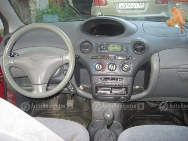 Toyota Yaris 2000 року