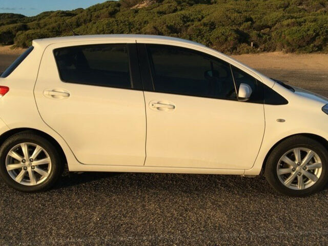 Тойота Ярис 2013 года Toyota Yaris 2013 года