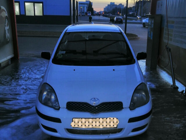 Тойота Ярис 2004 года Toyota Yaris 2004 года