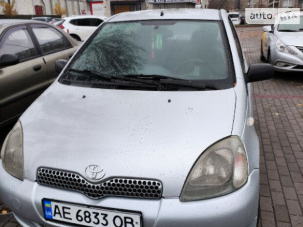 Toyota Yaris 2002 року